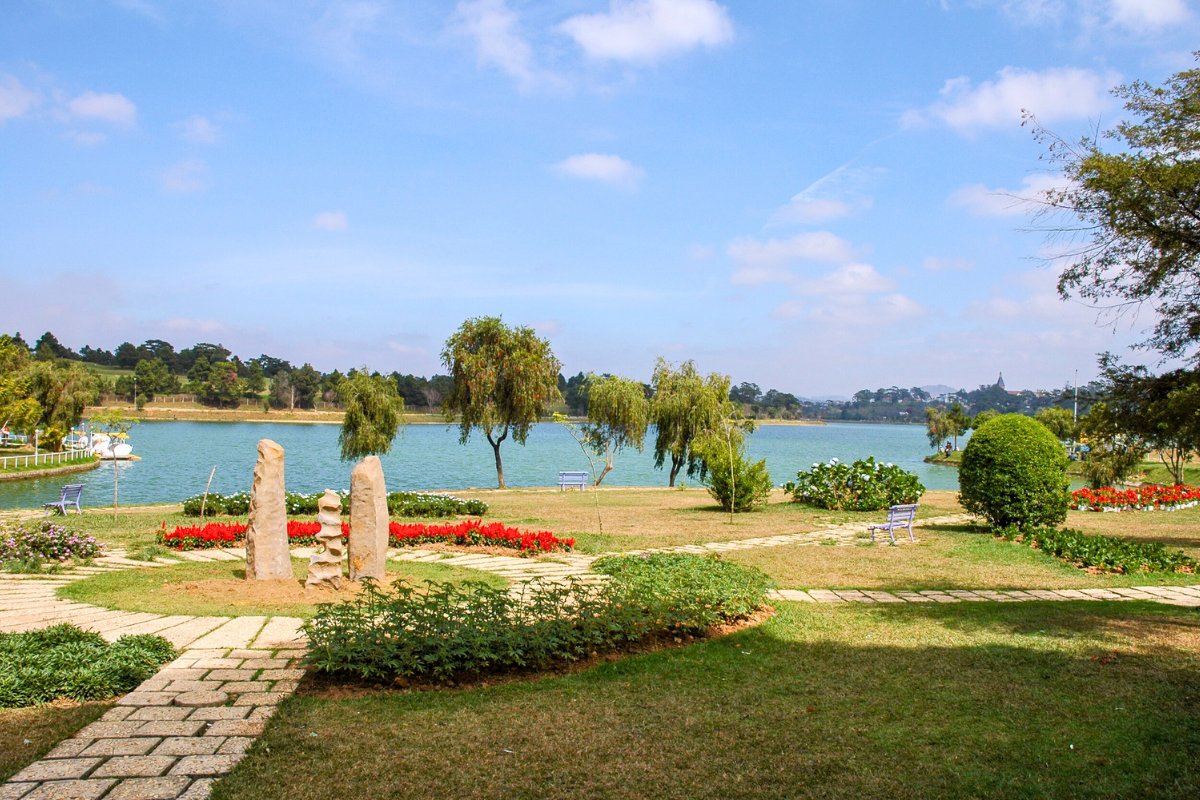 Xuan Huong Lake