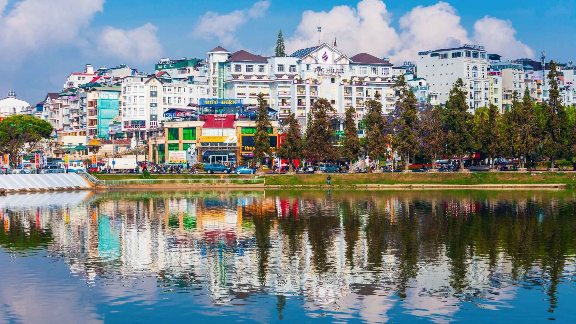 Khung cảnh Hồ Xuân Hương tại Đà Lạt
